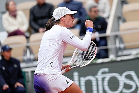 Iga Swiatek clenches fist after scoring a point